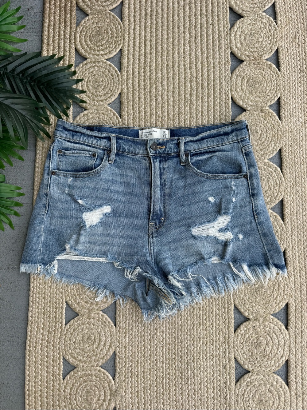 Abercrombie & Fitch High Rise Distressed Denim Shorts Size 31 / 12